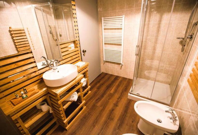 Szálloda Surrounded By Tuscan Nature In Barga, Breakfast Included