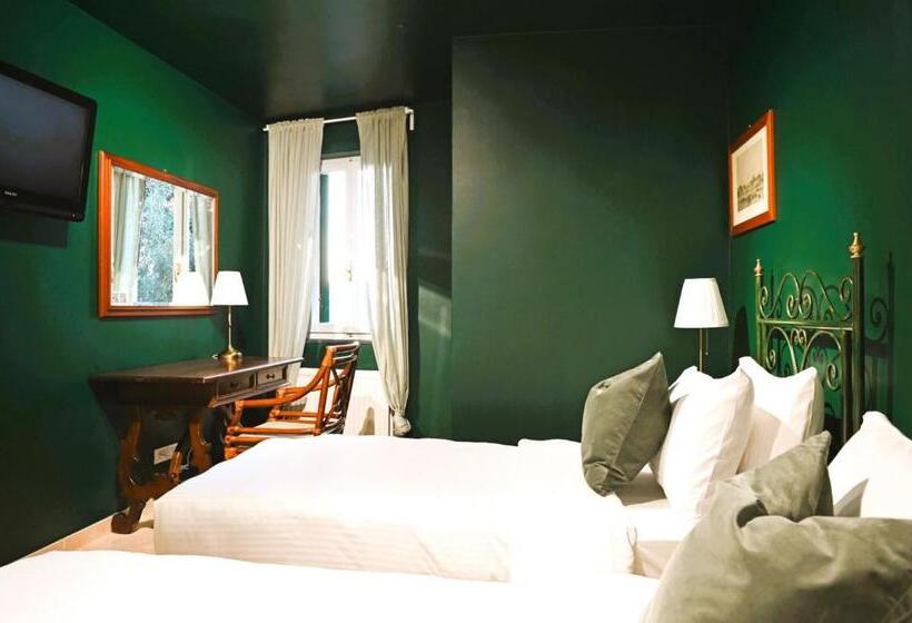 בית מלון כפרי Surrounded By Tuscan Nature In Barga, Breakfast Included