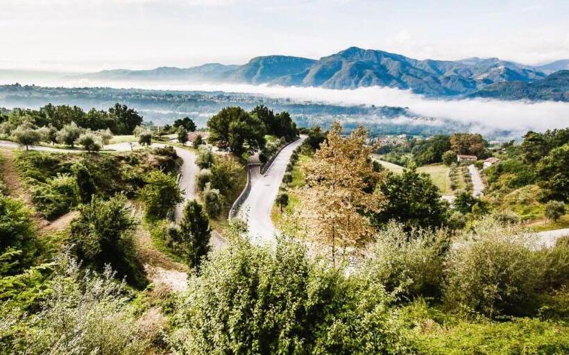 בית מלון כפרי Surrounded By Tuscan Nature In Barga, Breakfast Included