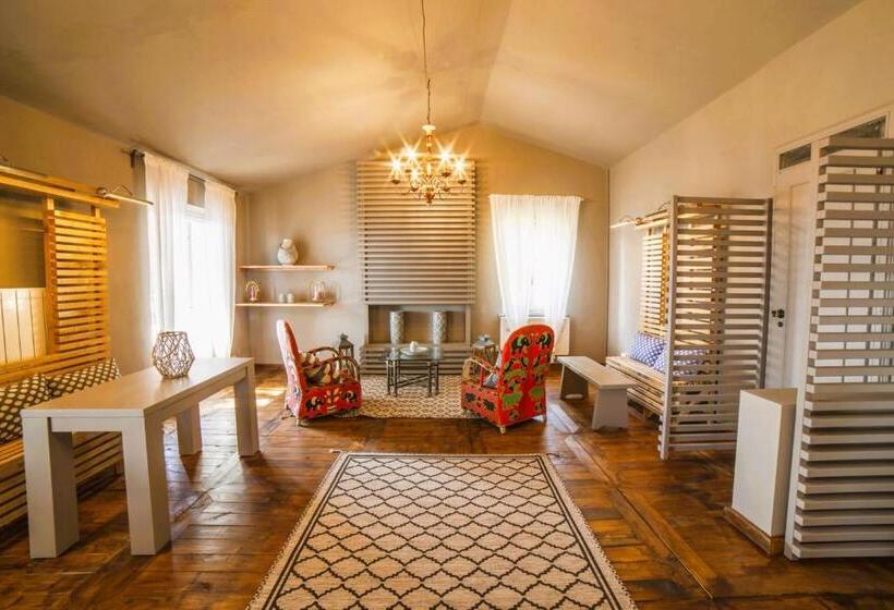 בית מלון כפרי Surrounded By Tuscan Nature In Barga, Breakfast Included