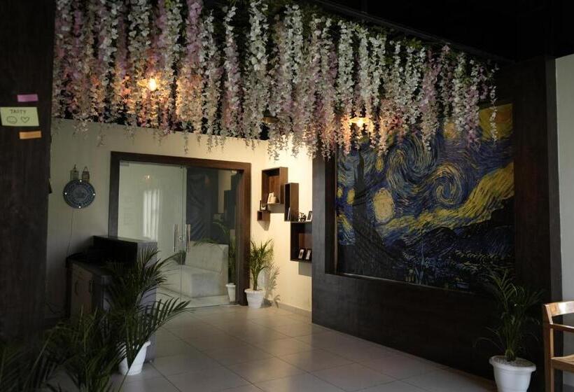 ホテル The Monarch