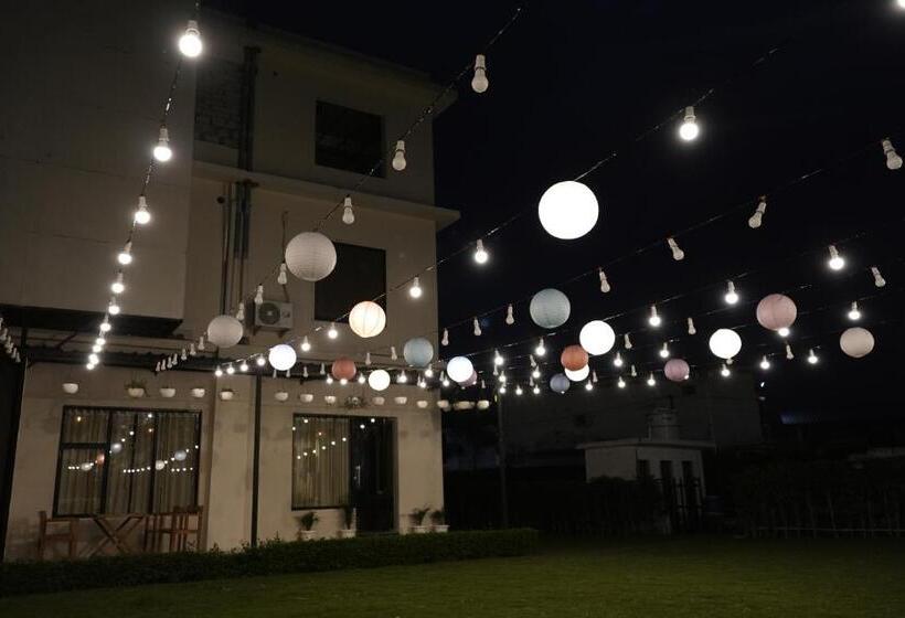 ホテル The Monarch