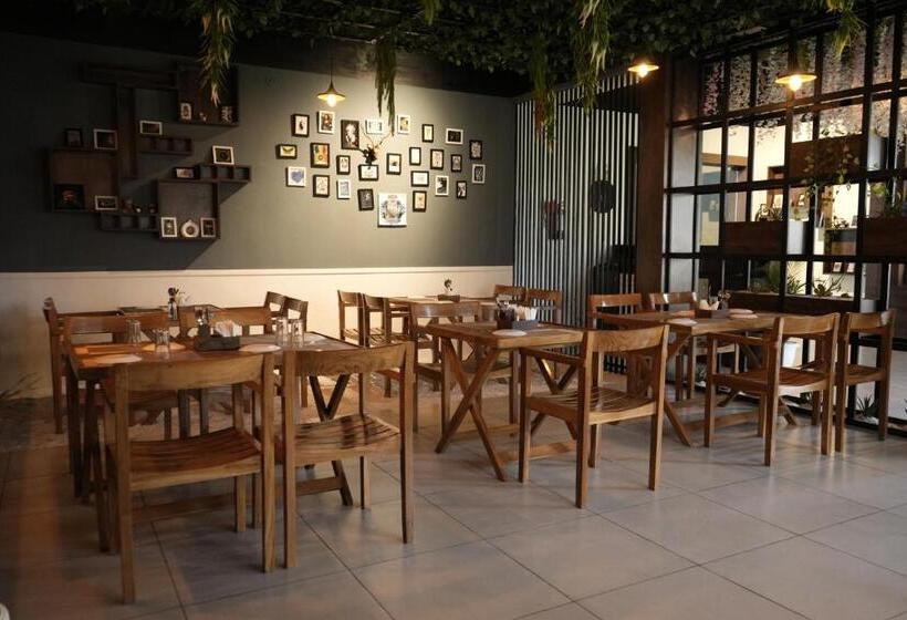 ホテル The Monarch