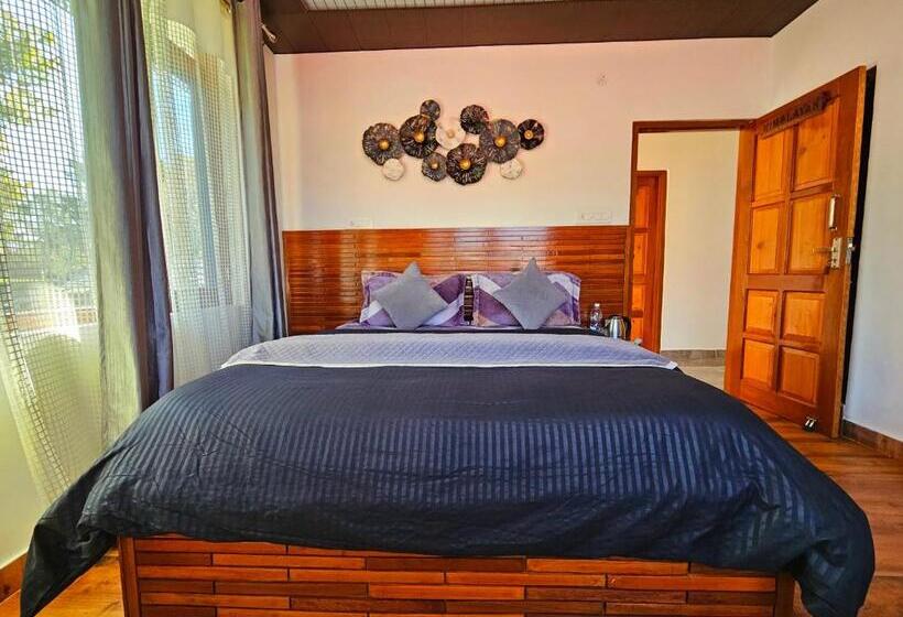 ホテル The Tulip Bir