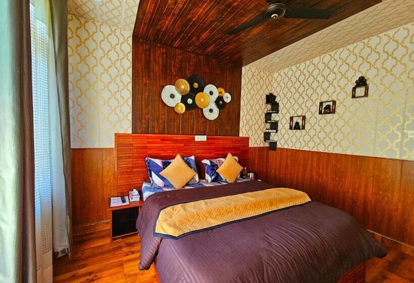 ホテル The Tulip Bir