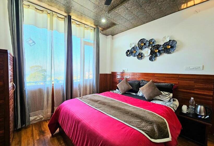 ホテル The Tulip Bir