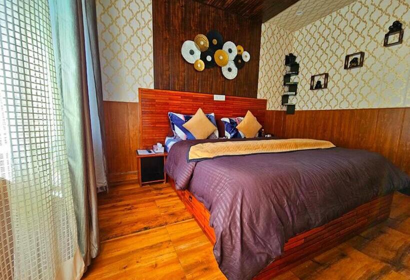 ホテル The Tulip Bir