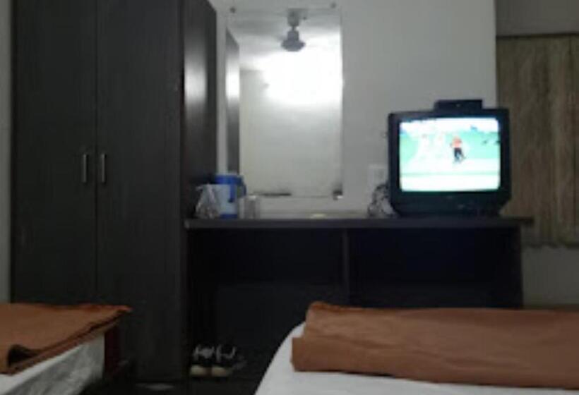 בית מלון כפרי Tourist Resort Jalgaon