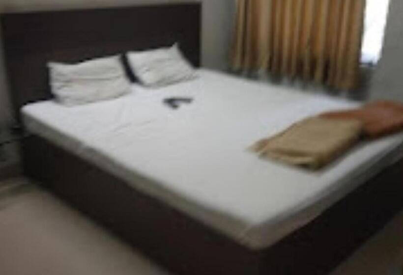 בית מלון כפרי Tourist Resort Jalgaon