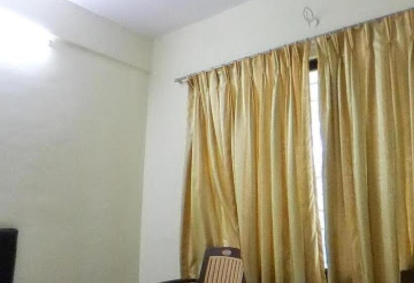 فندق Tourist Resort Jalgaon