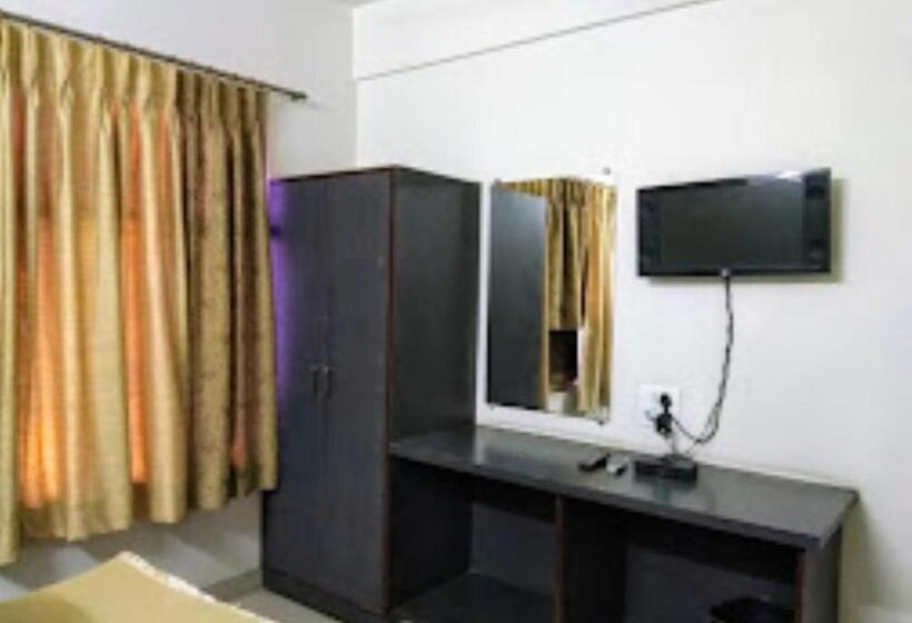 בית מלון כפרי Tourist Resort Jalgaon