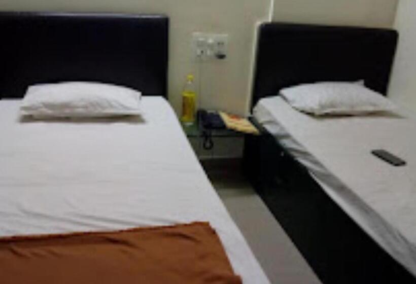 בית מלון כפרי Tourist Resort Jalgaon