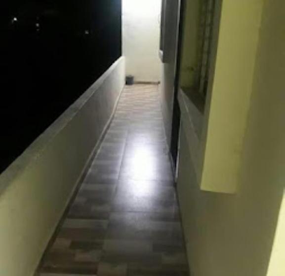 호텔 Tuljai Lodge, Tuljapur