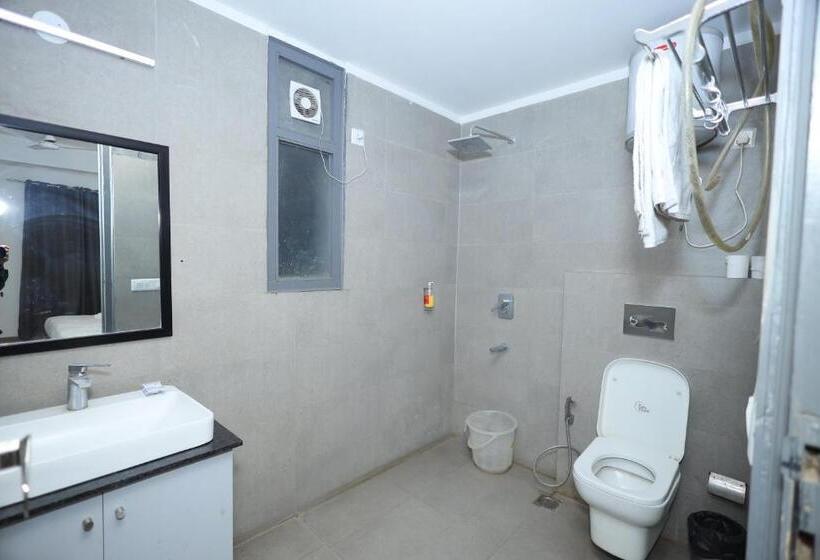 Hotel Wedlock Near Artemis Hospital