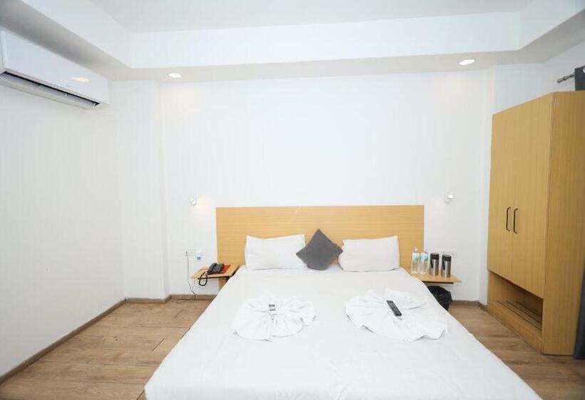 Hotel Wedlock Near Artemis Hospital