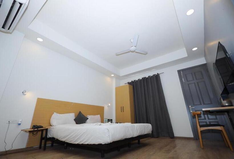 Hotel Wedlock Near Artemis Hospital