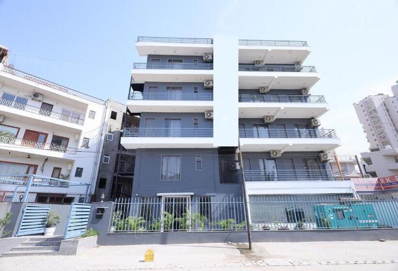 Hotel Wedlock Near Artemis Hospital