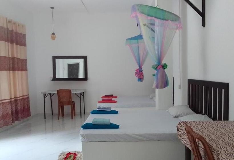 בית מלון כפרי White House Udawalawe