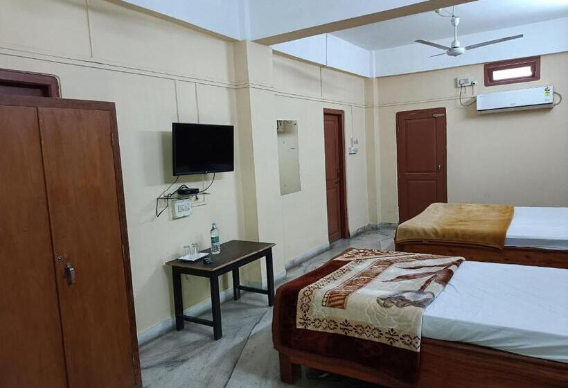 فندق Yuvraj Palace