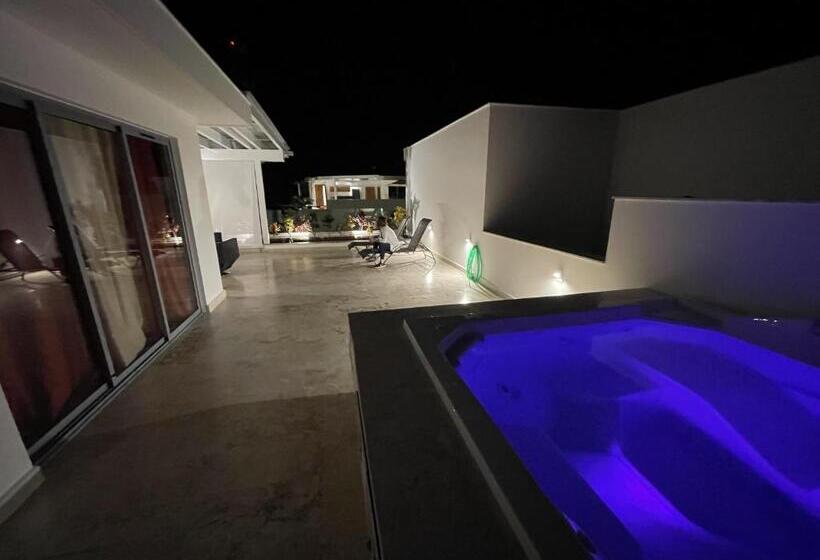 Los Peacocks   Premier Accommodations