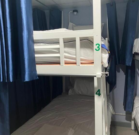 Nacha Hostel, Koh Phi Phi, Krabi. Thailand