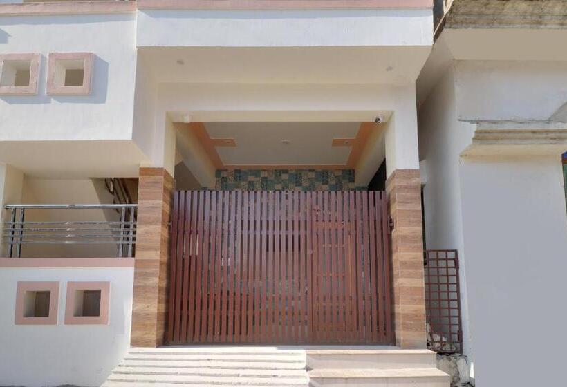 Oyo Hotel Divine Home