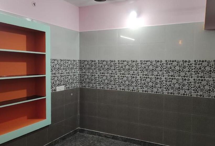 פנסיון Anbu Home Stay