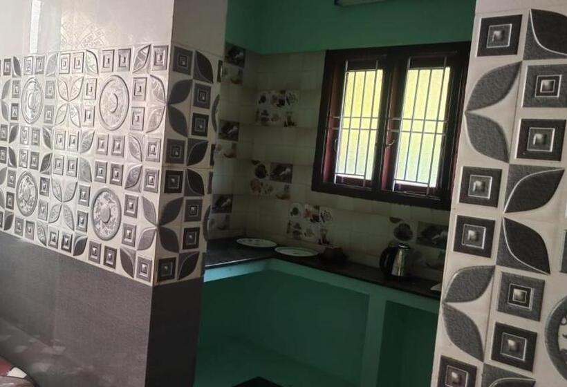 פנסיון Anbu Home Stay