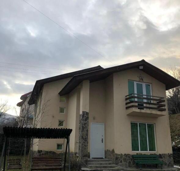 پانسیون Bakuriani Cozy Guesthouse