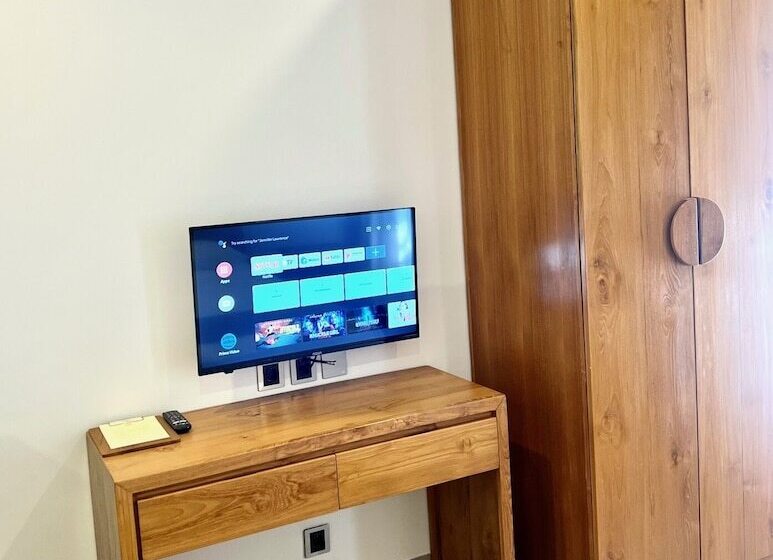 פנסיון Charlie Guest House