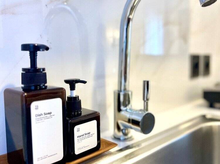 פנסיון Charlie Guest House