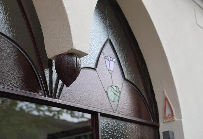 بنسيون Domus Aquenigre