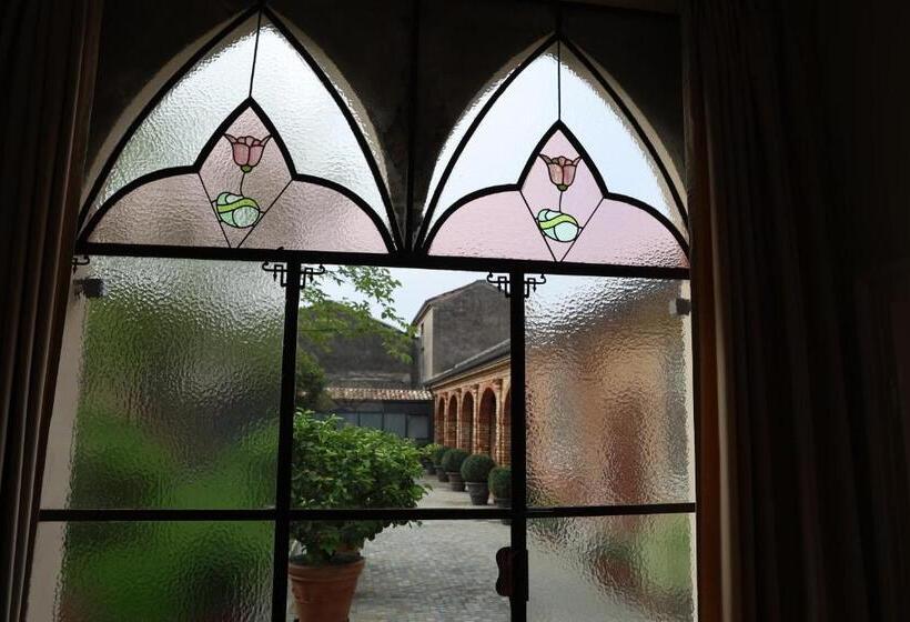 بنسيون Domus Aquenigre