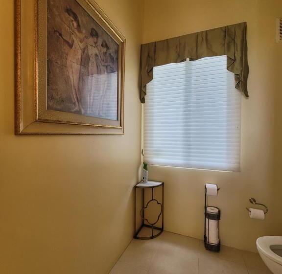 פנסיון Guam Theo House