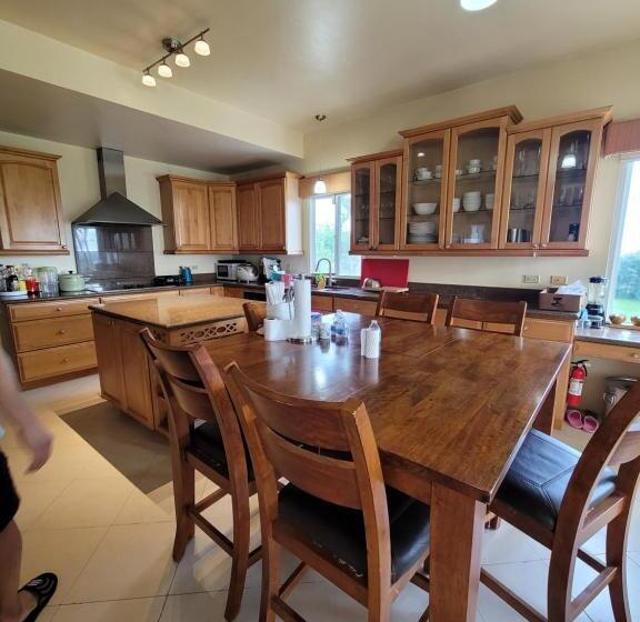 פנסיון Guam Theo House