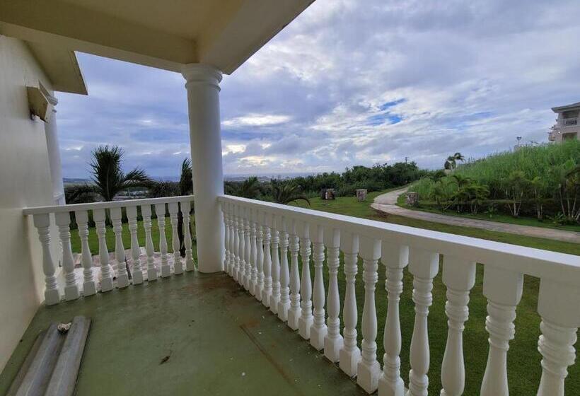 פנסיון Guam Theo House