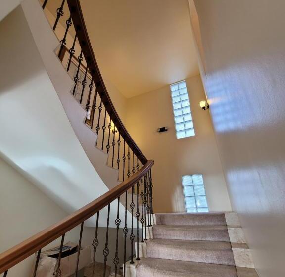 פנסיון Guam Theo House