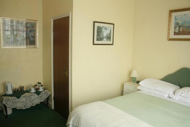 פנסיון Guesthouse 24 7 The Old Knoll Guesthouse