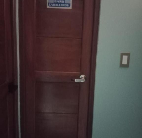 Пансион Hostal Ostello Amadeus