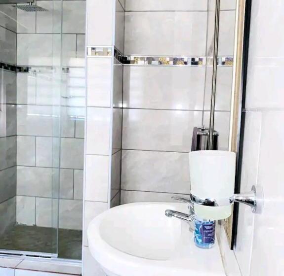 פנסיון Listos Guest House