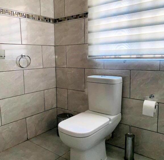 פנסיון Listos Guest House