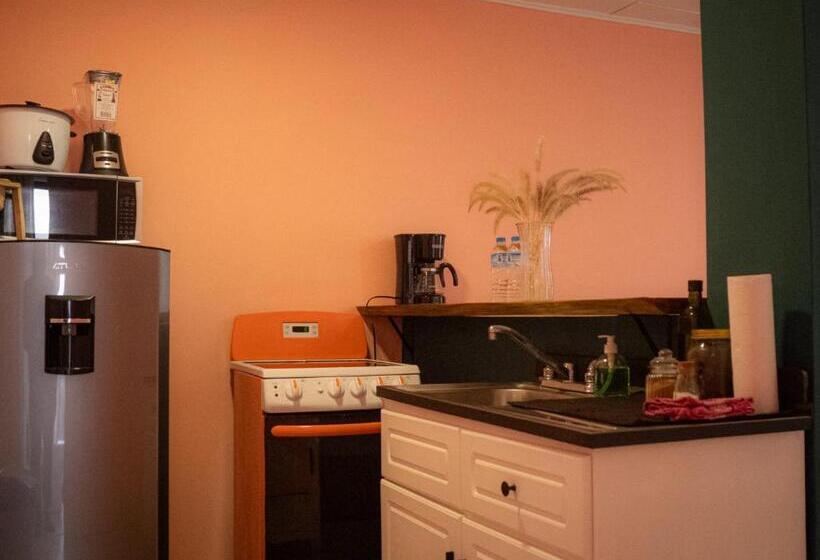 پانسیون Lolas Hostal Apartamento Equipado