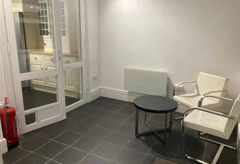 膳宿费 Luxury Guest House