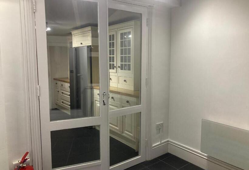 膳宿费 Luxury Guest House