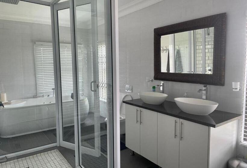 פנסיון Oaktree