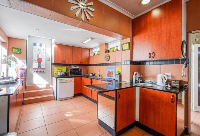 بنسيون Peaceville