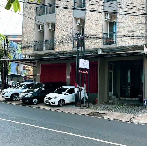 פנסיון Pesona Guesthouse Syariah Malang