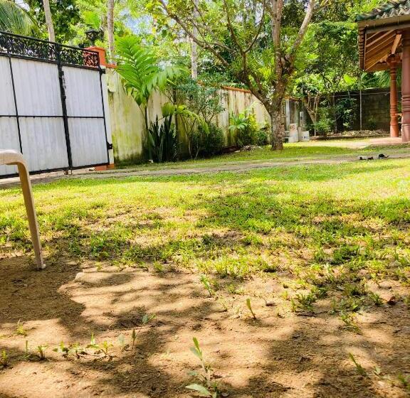 פנסיון Praba Villa