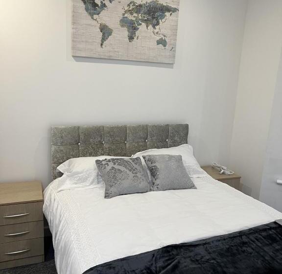 膳宿费 Room With King Size Bed And Private En Suite Bathroom In The Centre