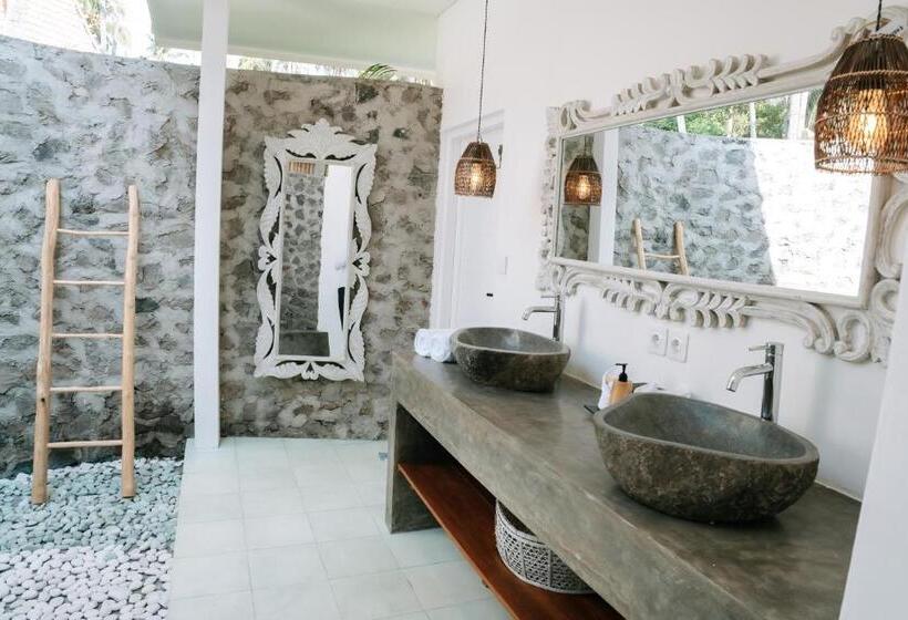 פנסיון Senang Resort